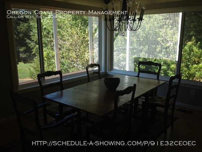 Foto del edificio - Golf Course frontage in Salishan!