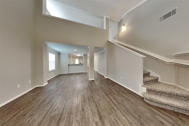 Building Photo - 7914 Crescent Village Ln