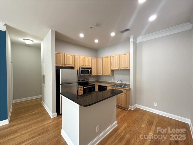 Building Photo - 739 Garden District Dr