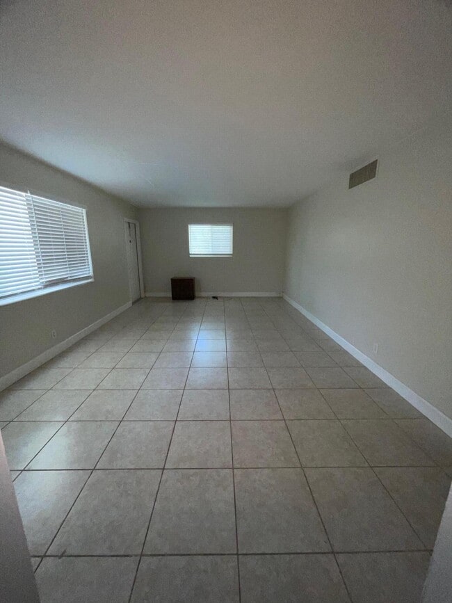 Building Photo - 801 Lighthouse Dr