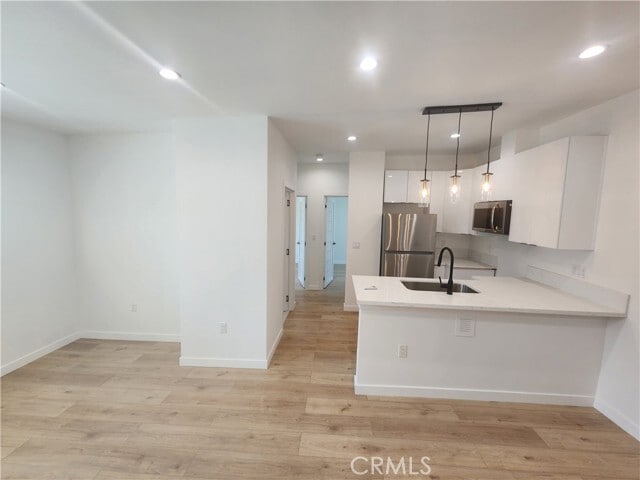 Building Photo - 10940 Oxnard St