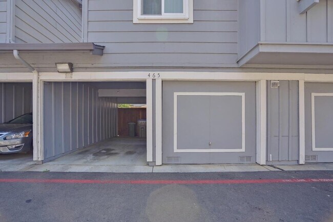 Building Photo - 465 Carpentier Way