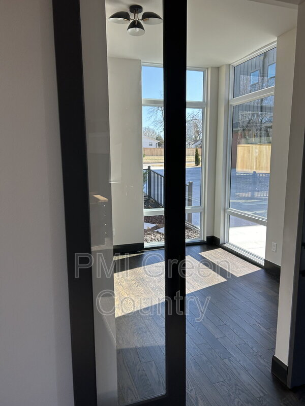Foto del edificio - 410 N 1st St
