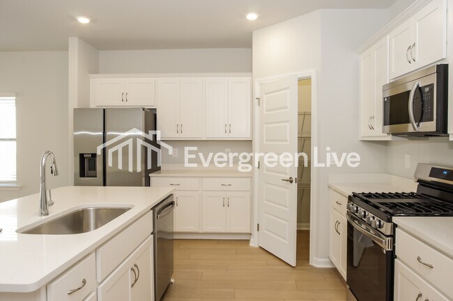 Foto del edificio - 14729 Mountain Strm Dr