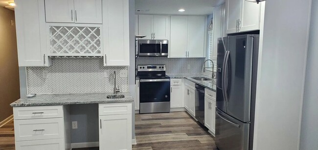 Building Photo - 3 bedroom 2 bath Westside Haven