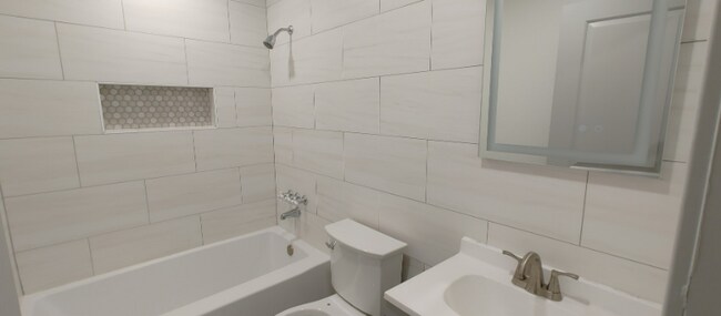 Building Photo - 748 W Canal Dr