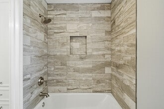 Building Photo - 2119 Williamsburg Ct S