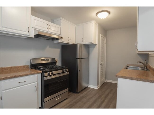 Building Photo - 5048 N Girard Ave