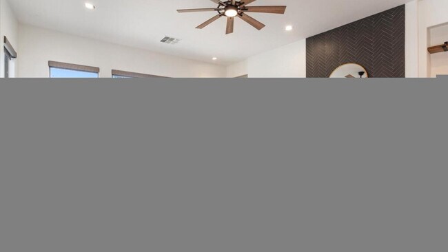 Foto del edificio - 2025 W Calle De Sol