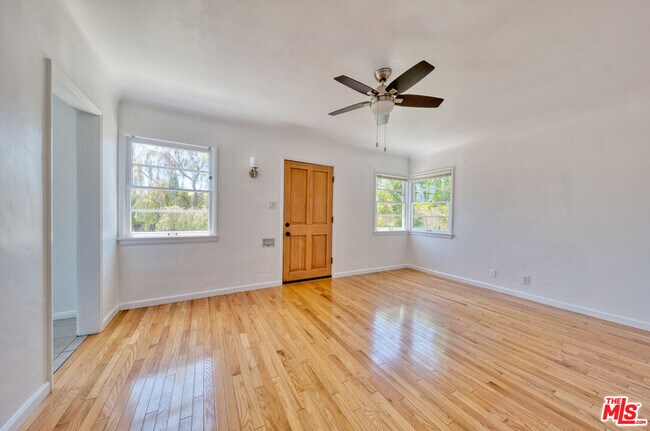 Foto del edificio - 847 Commonwealth Ave