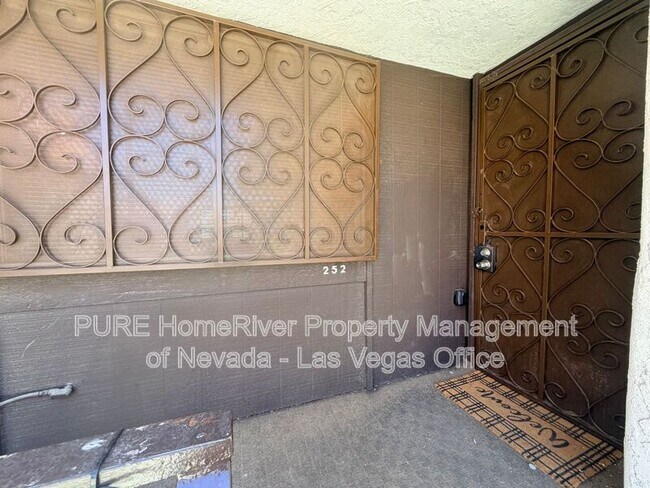 Foto del edificio - 1405 E Vegas Valley Dr