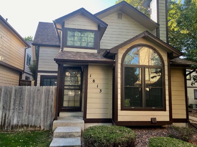 Charming 2BR/2.5BA Townhome in Deer Pointe Village! Beautiful Hardwood Floors Throughout Main Lev... - Charming 2BR/2.5BA Townhome in Deer Pointe Village! Beautiful Hardwood Floors Throughout Main Lev...