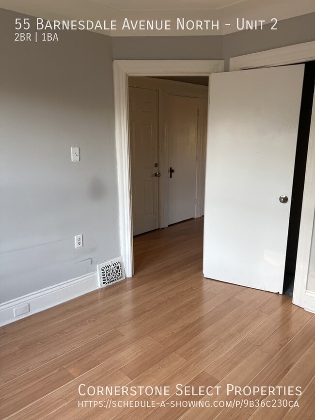 Photo du bâtiment - 55 Barnesdale Ave N