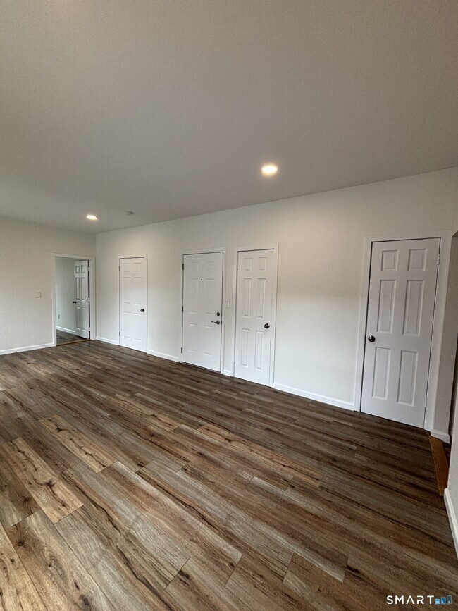 Foto del edificio - 110 Rockwell Ave