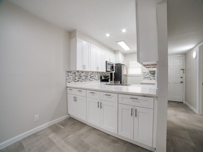 Building Photo - 122 E Terra Alta Dr