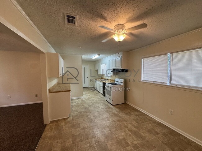 Building Photo - 3203 Harle St