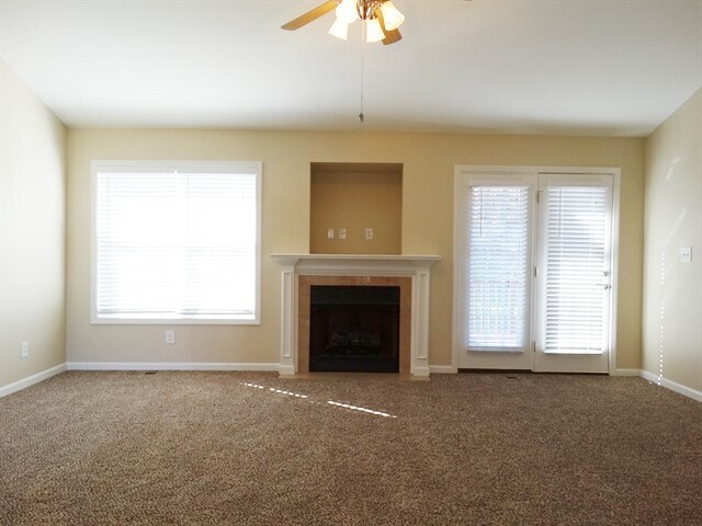 Foto del edificio - 5158 Hildreth Court