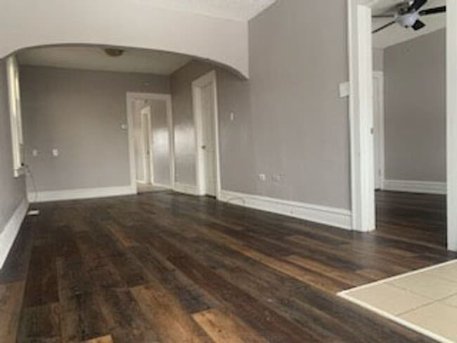 Building Photo - Cozy 3 Bedroom Off Broadway