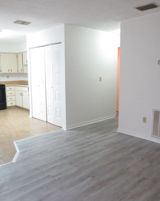 Foto del edificio - 8419 N Manhattan Ave