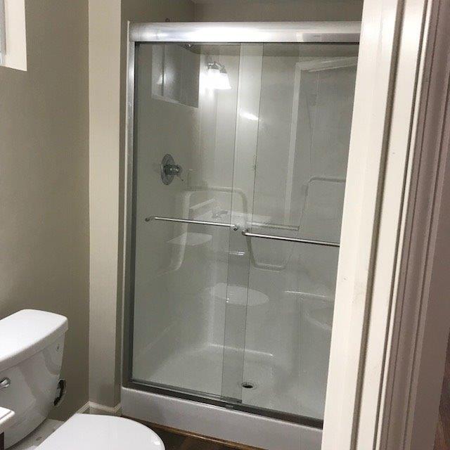shower - 522 Hillsboro Ave
