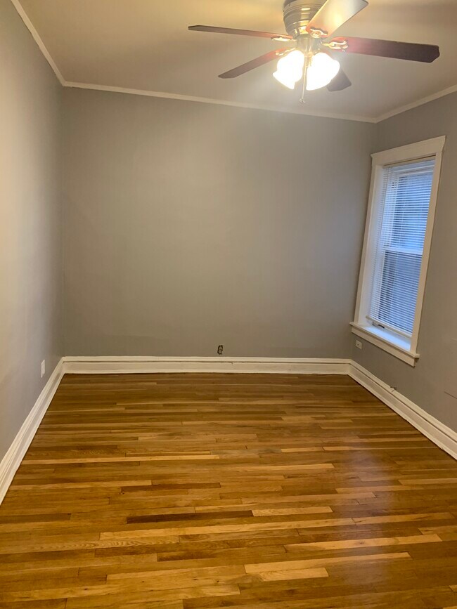 Bedroom - 5352 N Winthrop Ave