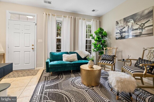 Foto del edificio - 5804 Summers Grove Rd