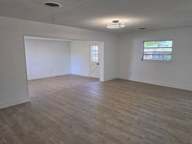 Building Photo - 640 Westward Cir