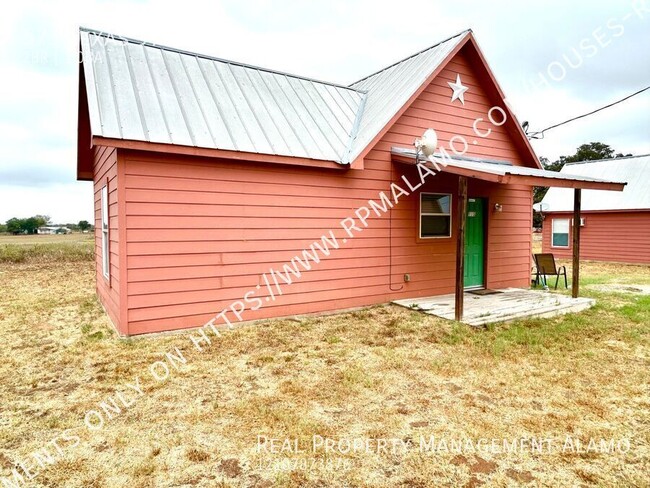 Building Photo - AVAILABLE NOW! 2 Bedroom / 1 Bath Lodge w/...