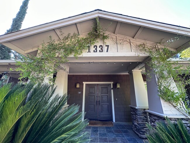 Foto del edificio - Beautiful 3 bed 3 bath Home in East Davis