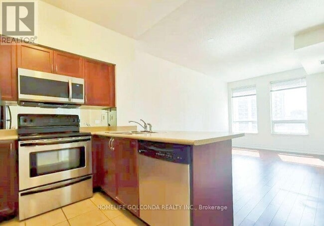 Building Photo - 388 Prince of Wales Dr