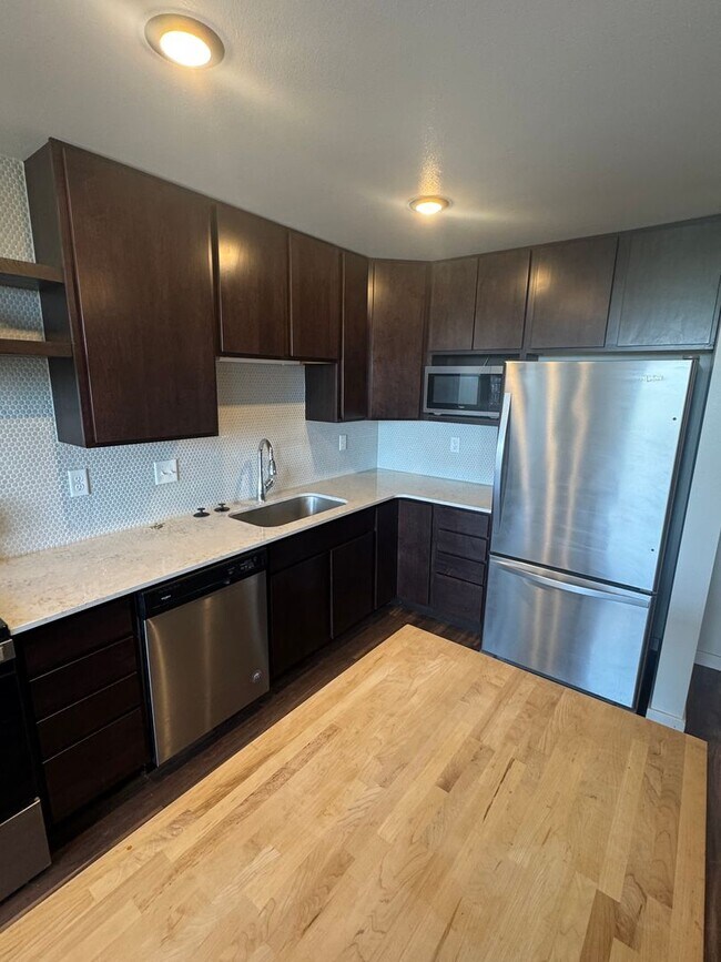 Foto del edificio - Your Next Home Awaits at Area 57 Apartments!