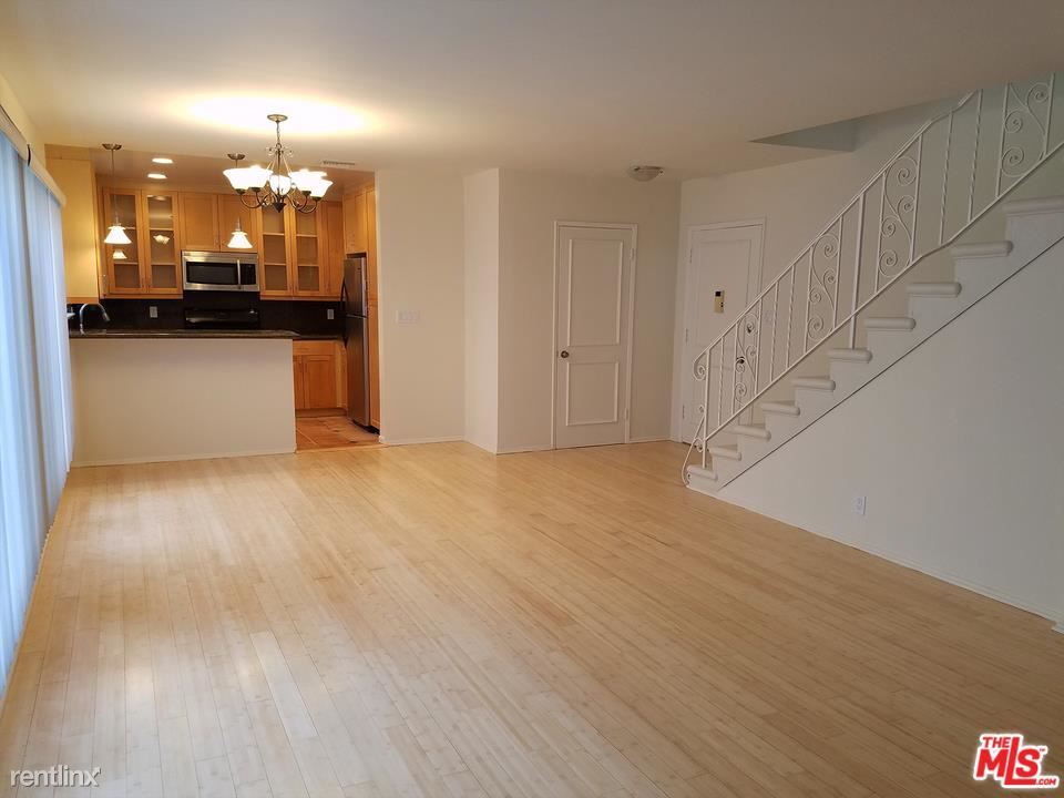 Primary Photo - 3 br, 3 bath Condo - 435 S Palm Dr Apt 5