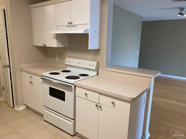 Building Photo - 2025 Marquesas Ln