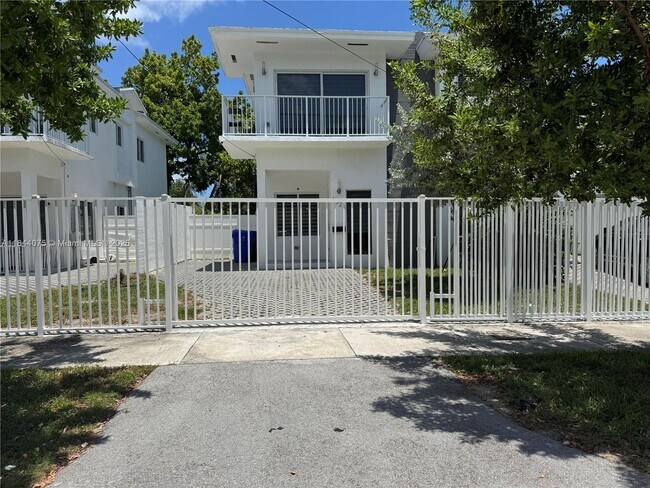 Foto del edificio - 6323 NW 1st Pl