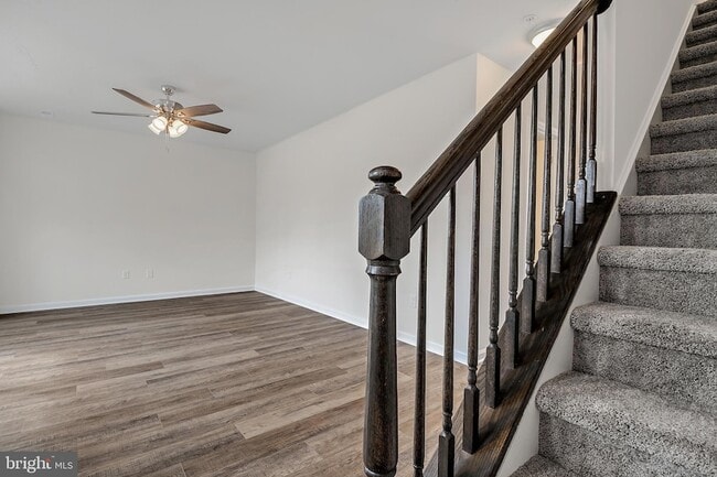 Building Photo - 414 Valor Way