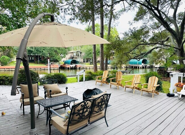 Foto del edificio - 3007 Willowbend Rd