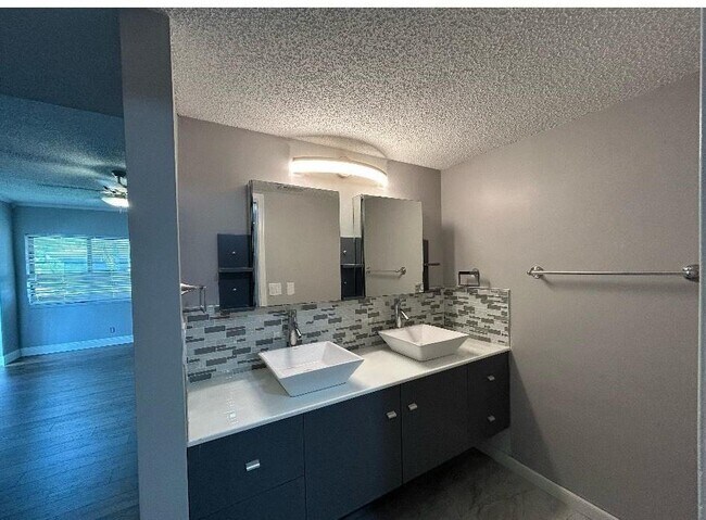 Foto del edificio - 12621 Westhampton Cir