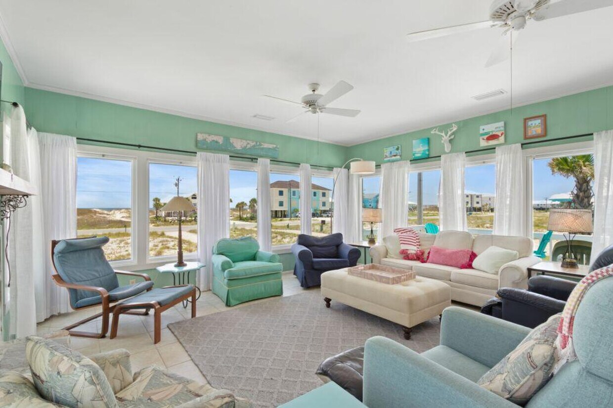Foto principal - 2928 W Beach Blvd