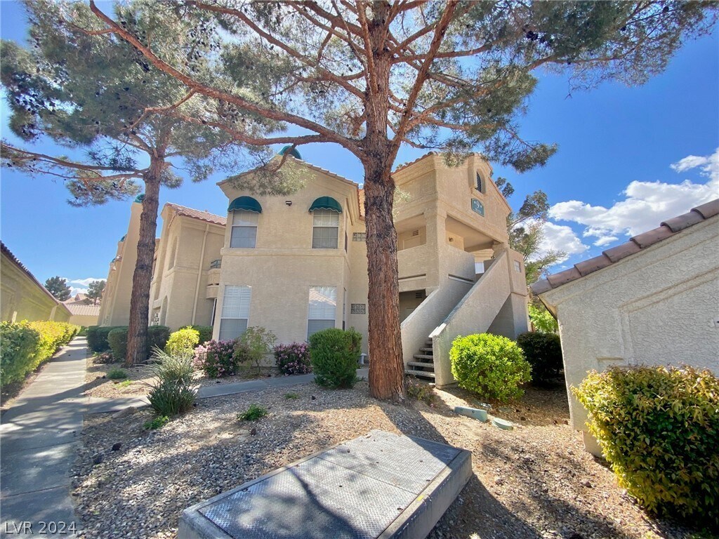 Primary Photo - 2251 Wigwam Pkwy