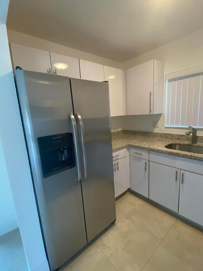 Foto del edificio - 560 NE 19th Ave