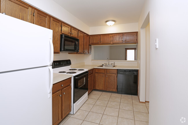 Kitchen w/ Nook - 2 sty - Vineyard Village Townhome Style Apartments