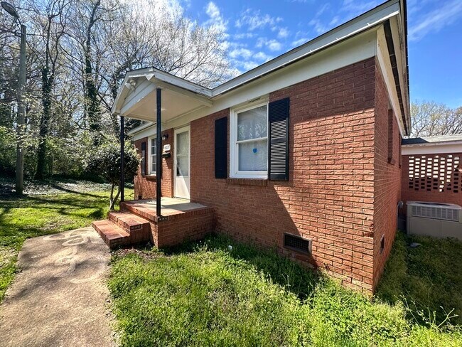 Building Photo - 4525 Wildwood Ave