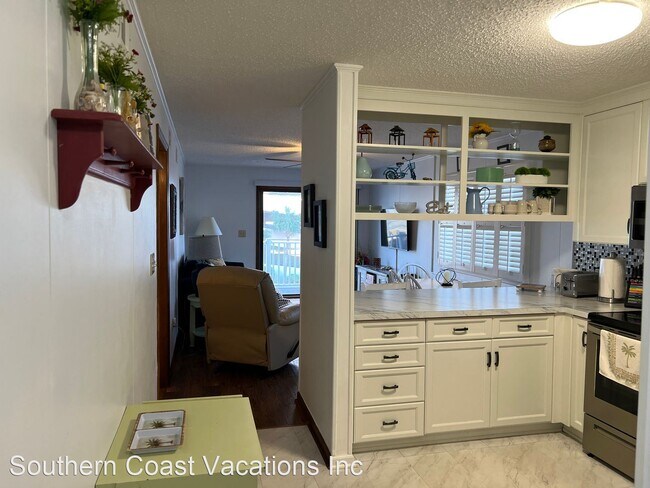 Building Photo - 2 br, 2 bath House - 5709 N. Ocean Blvd Un...