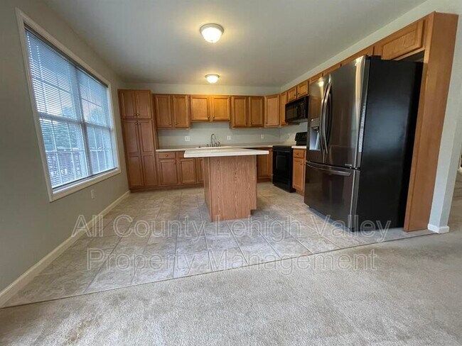 Foto del edificio - 1355 Mohr Cir