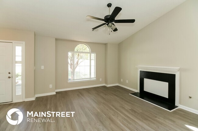 Foto del edificio - 6695 Emerald Pointe Cir