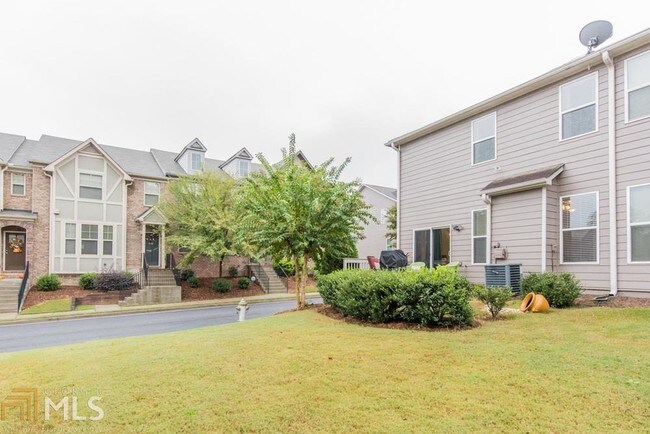 Building Photo - 2348 Whiteoak Ln