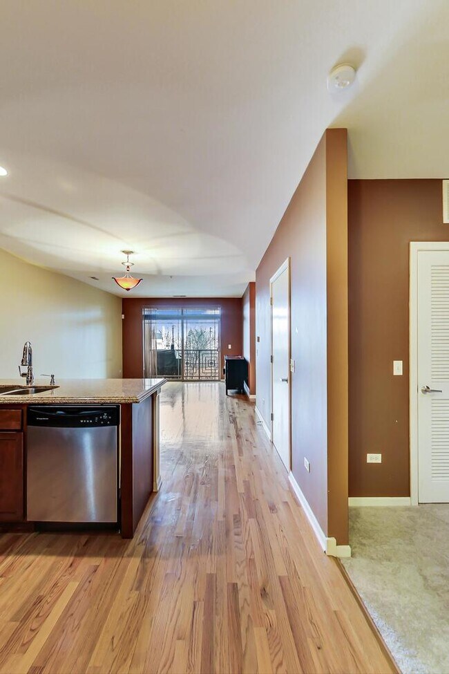 Building Photo - 6436 Roosevelt Rd