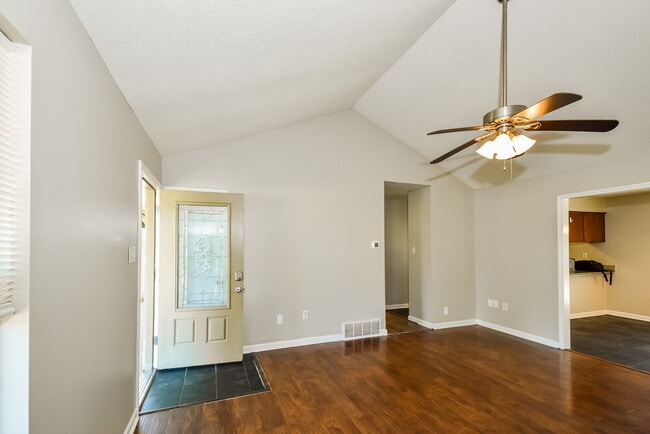 Building Photo - 7083 Layne Dr