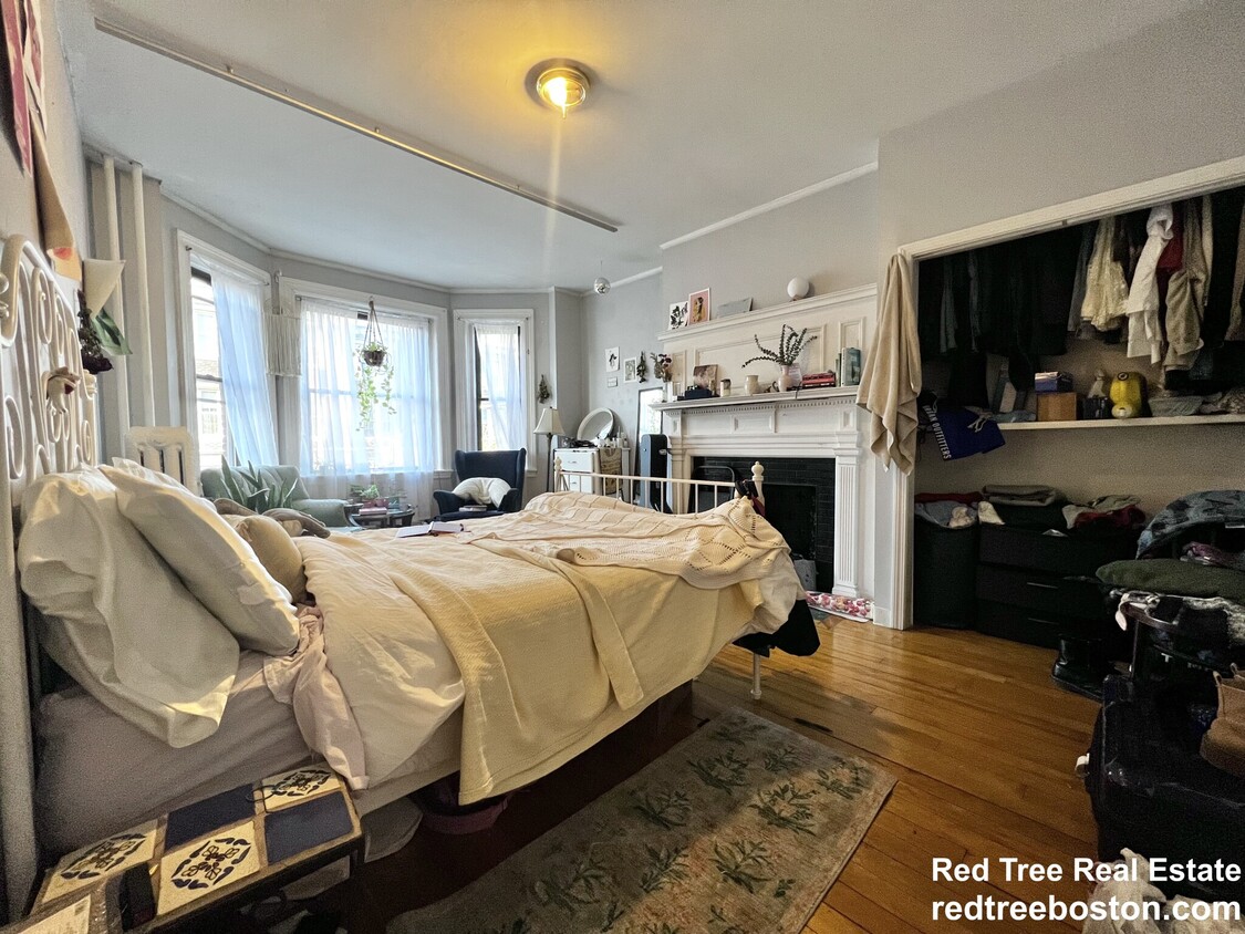 Primary Photo - 18 Glenville Ave