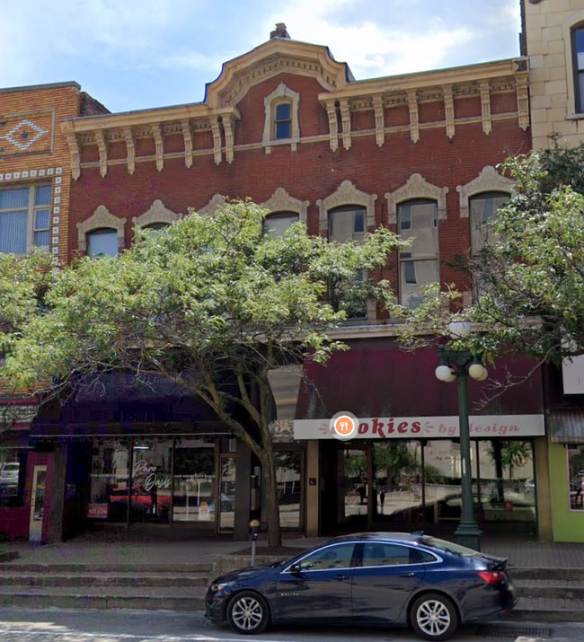 Building Photo - 315 Main St